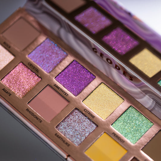 Whats Up Beauty - Geodes Eyeshadow Palette